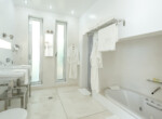 30.Villa Roca Suite 5 bathroom